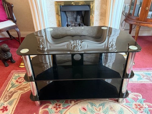Black glass and - chrome, tier